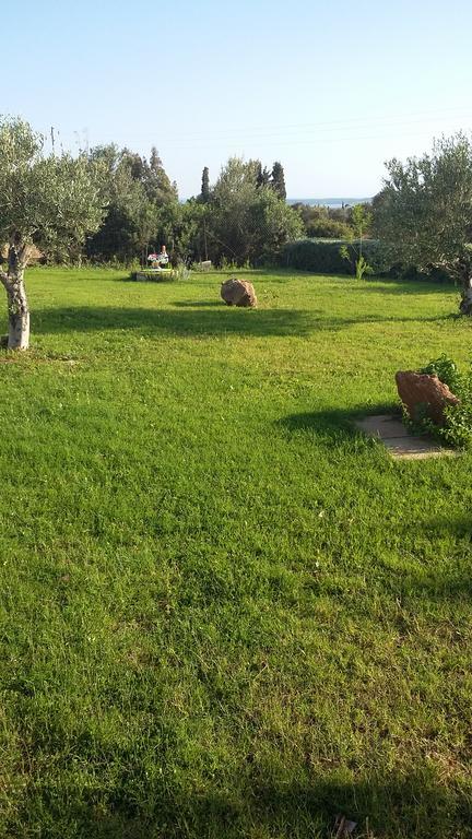 B&B Gli Ulivi SantʼAnna Arresi 外观 照片